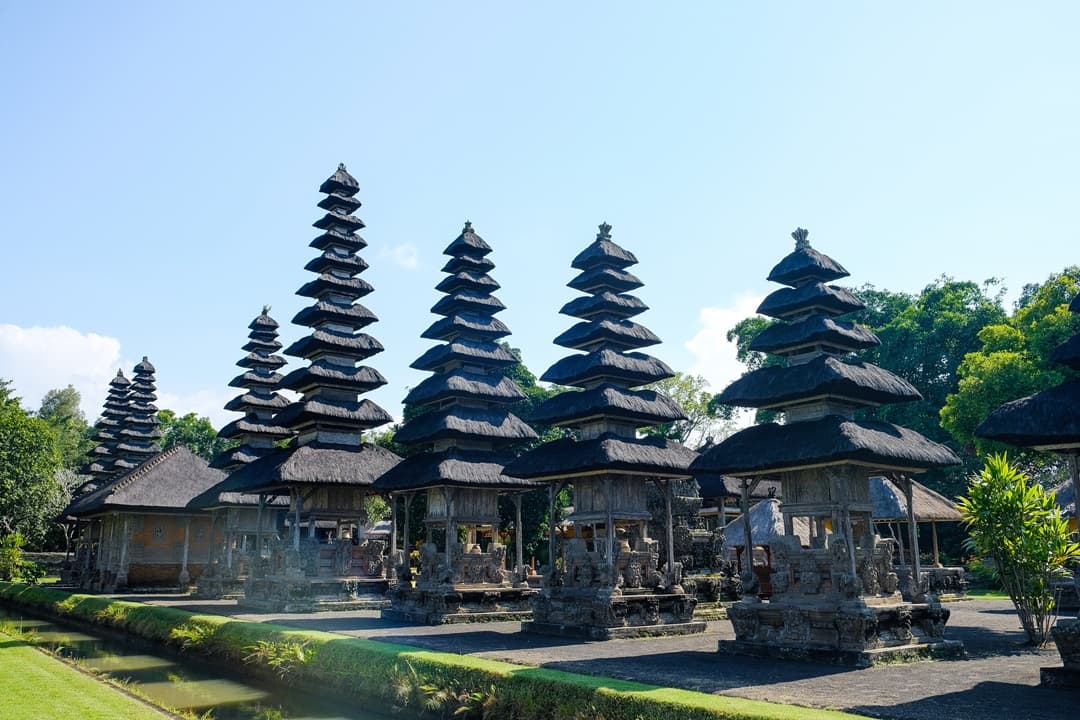 Mengwi Temple, Monkey Forest & Tanah Lot Sunset Tour media 1
