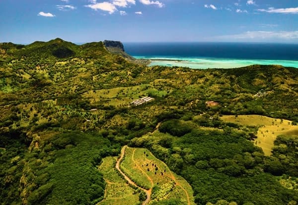 https://lykke-public-assets.s3.amazonaws.com/media/images/destination/13/mauritius-card-10.webp