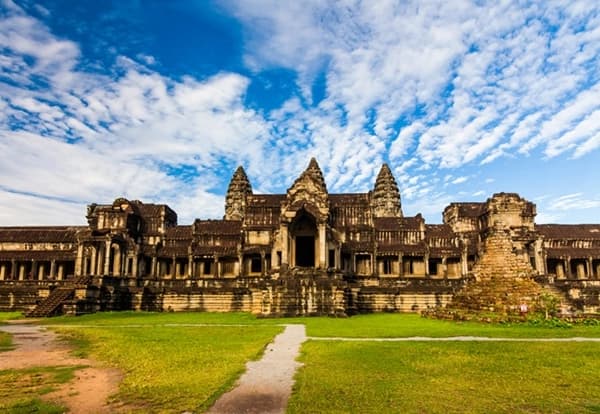 https://lykke-public-assets.s3.amazonaws.com/media/images/destination/26/cambodia-card-1.webp