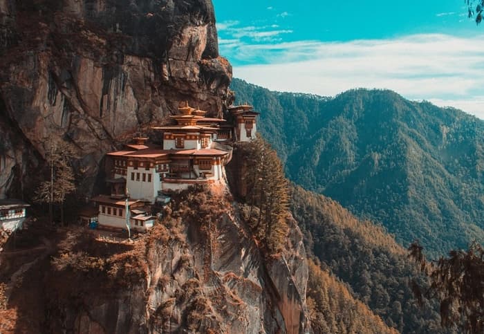 https://lykke-public-assets.s3.amazonaws.com/media/images/destination/28/bhutan-card-1.webp