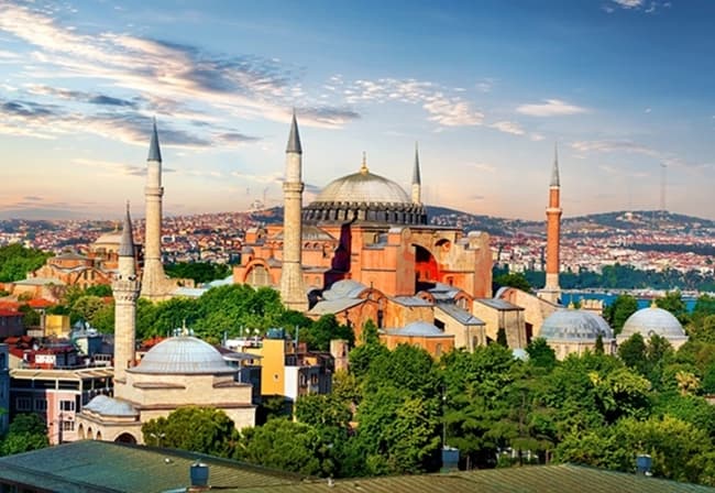 https://lykke-public-assets.s3.amazonaws.com/media/images/destination/3/turkey-card-10.webp